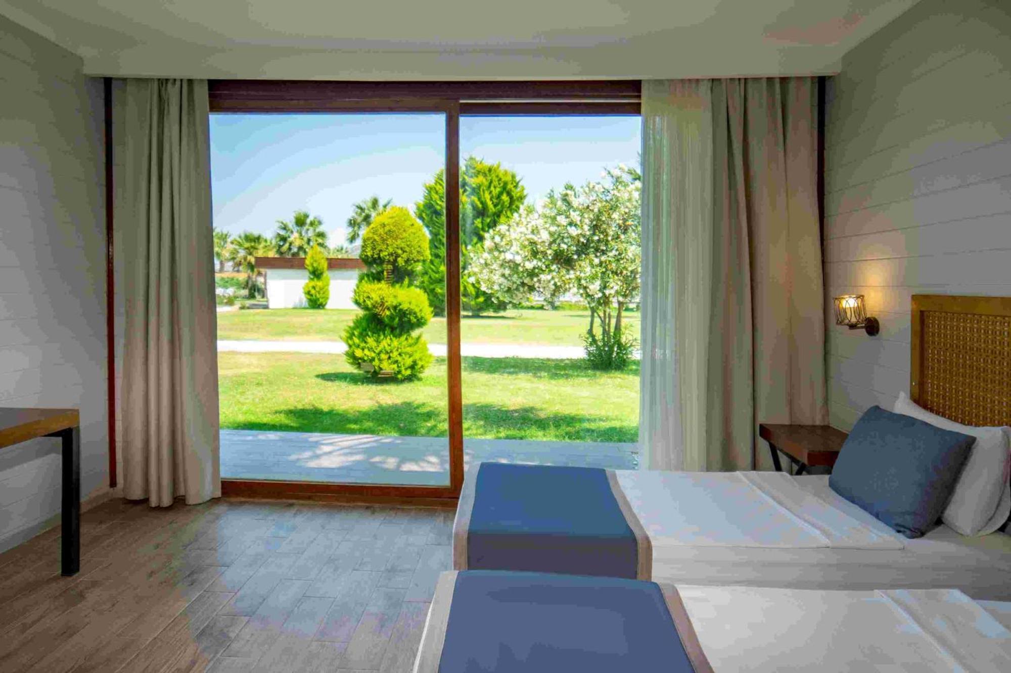 Risus Beach Resort Hotel Кушадасы Экстерьер фото