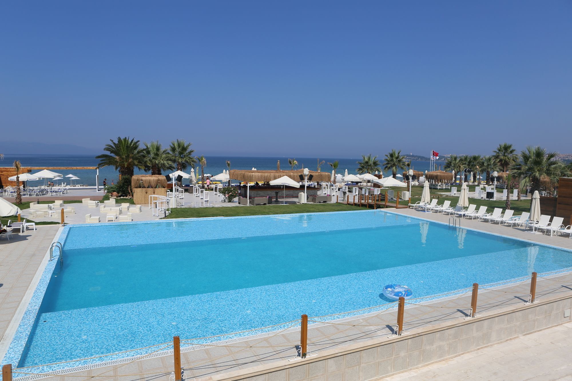 Risus Beach Resort Hotel Кушадасы Экстерьер фото