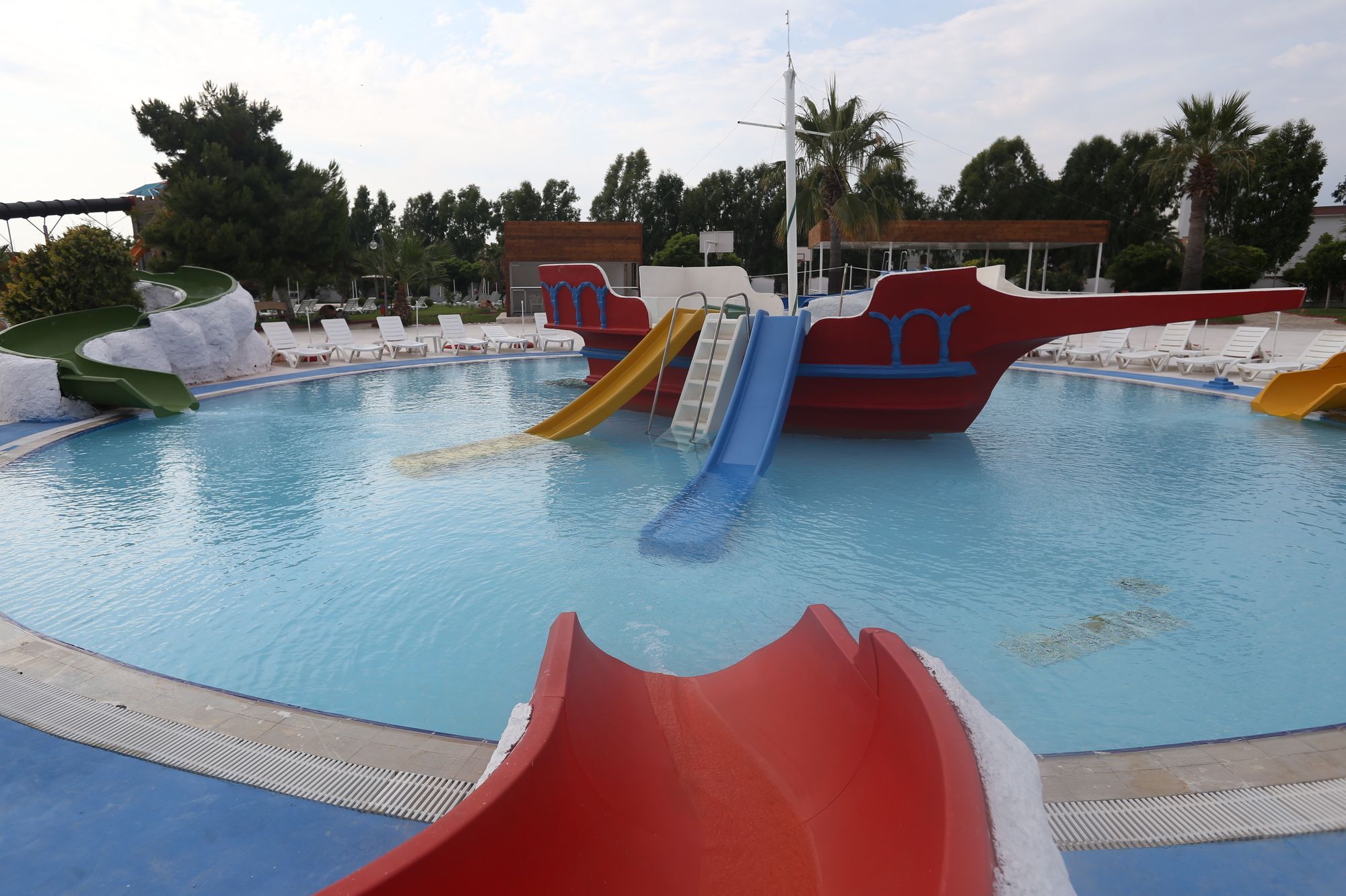 Risus Beach Resort Hotel Кушадасы Экстерьер фото